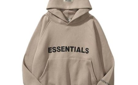 Essential Hoodie: Stay Warm, Stay Stylish