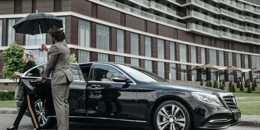 Chauffeur Car Rental in New York: Why CEOs Choose RentX for Airport Transfers