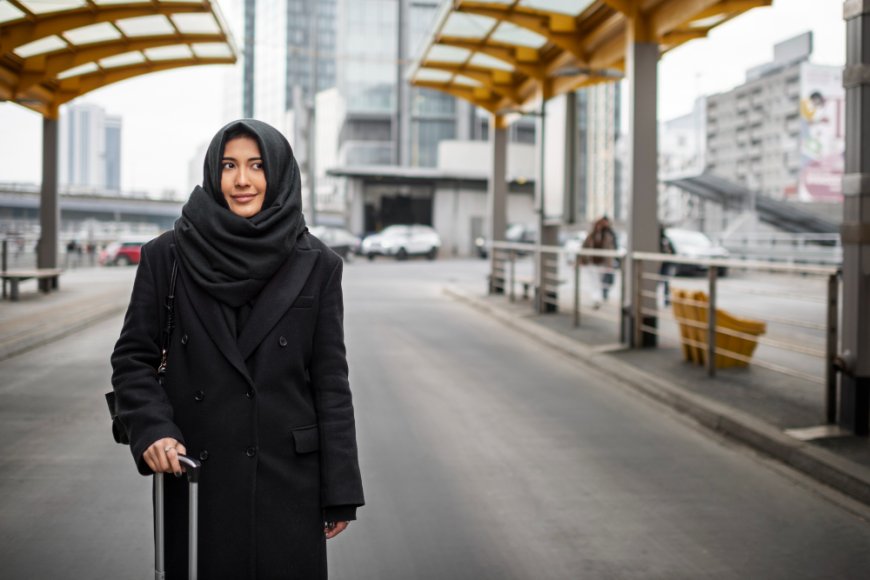 Travel-Friendly Abayas for Effortless Elegance
